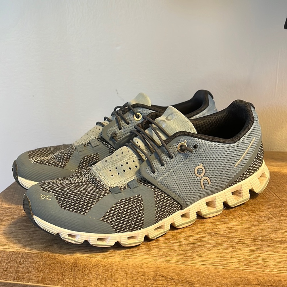 On Cloud running shoes size US W7